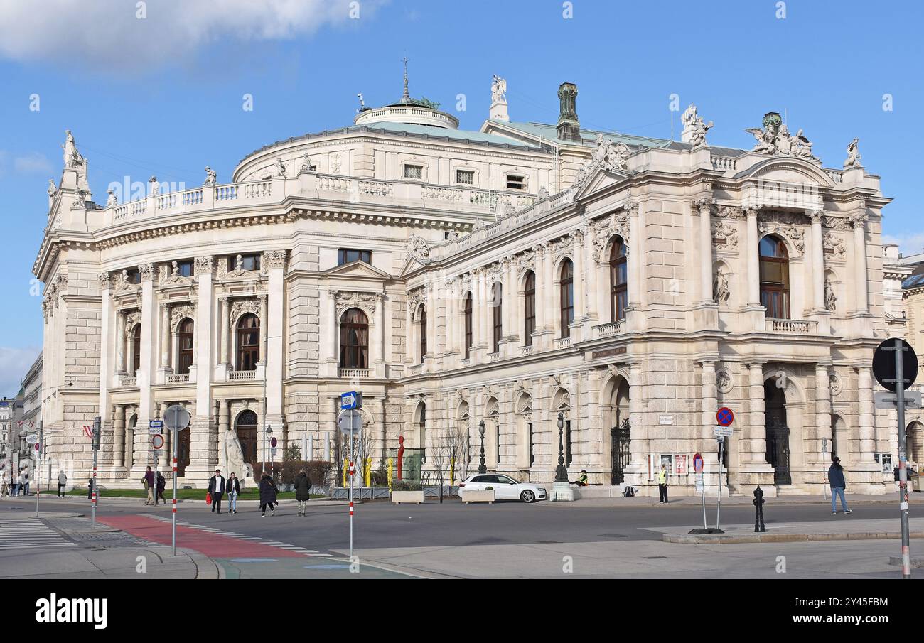 Le splendide Burgtheater de Vienne, le Théâtre national autrichien, ouvert en 1741, dans le style Renaissance baroque, pratiquement reconstruit en 1953-55 après les bombardements de la seconde Guerre mondiale, Banque D'Images