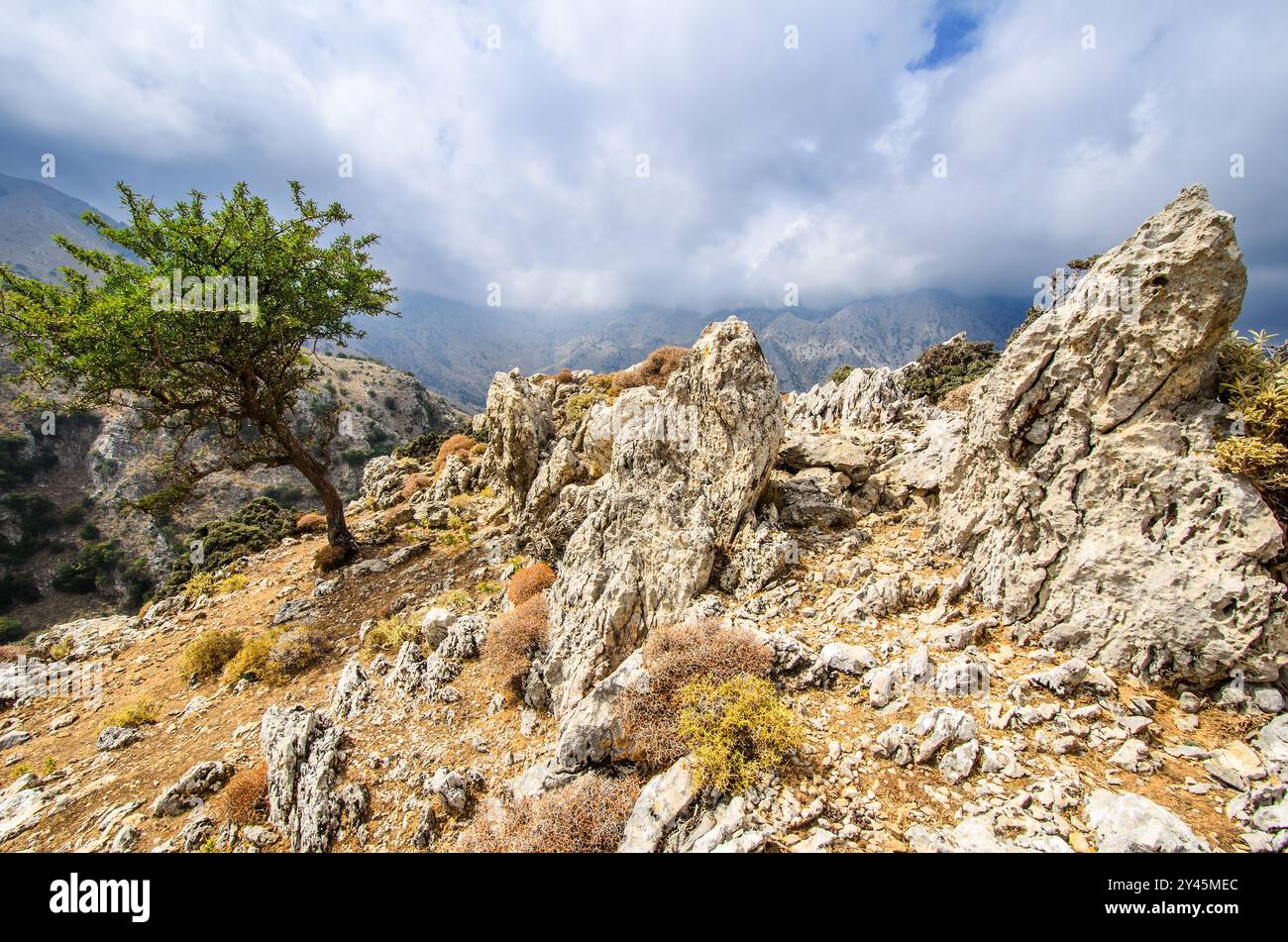 Des roches dans le nord-est du Lefka Ori, de montagnes de l'unité régionale de Chania - Crète, Grèce Banque D'Images