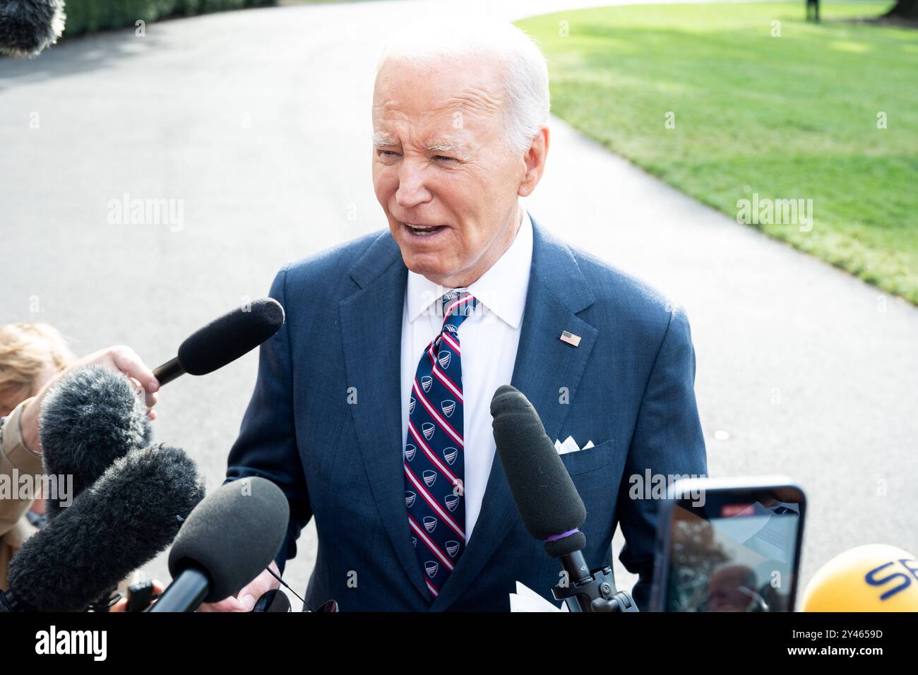 Washington, États-Unis. 16 septembre 2024. Le président Joe Biden s'entretenant avec des journalistes en quittant la Maison Blanche à Washington DC (photo de Michael Brochstein/Sipa USA) crédit : Sipa US/Alamy Live News Banque D'Images