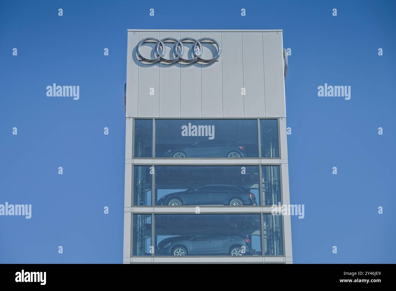 Autoturm, Audi Zentrum, Rudower Chaussee, Adlershof, Treptow-Köpenick, Berlin, Deutschland *** Autoturm, Audi Center, Rudower Chaussee, Adlershof, Treptow Köpenick, Berlin, Allemagne Banque D'Images