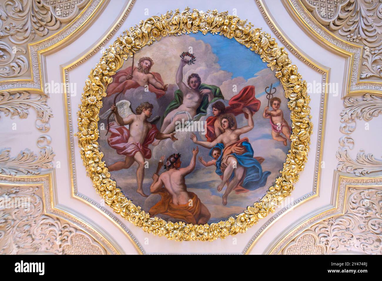 Peintures murales de Laguerre à Fetcham Park House dans le Surrey, Angleterre, Royaume-Uni. Une peinture au plafond ou murale de Louis Laguerre, le mariage de Cupidon et Psyché Banque D'Images