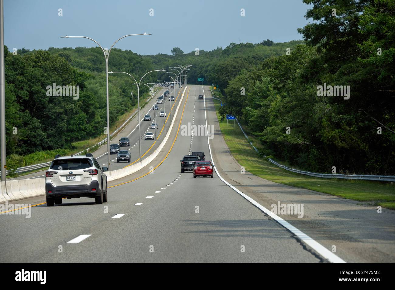 Panneau indiquant Helm Street et approchant du pont Jamestown Verrazzano. Banque D'Images