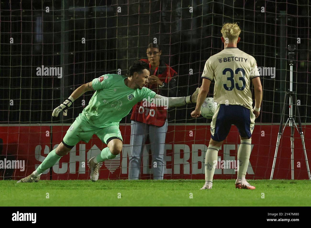 Utrecht, pays-Bas. 16 septembre 2024. UTRECHT, PAYS-BAS - 16 SEPTEMBRE : la gardienne Mees Bakker du FC Den Bosch réalise une sauvegarde lors du match de Keuken Kampioen Divisie entre le Jong FC Utrecht et le FC Den Bosch au Sportcomplex Zoudenbalch le 16 septembre 2024 à Utrecht, pays-Bas. (Photo de Ben Gal/Orange Pictures) crédit : dpa/Alamy Live News Banque D'Images