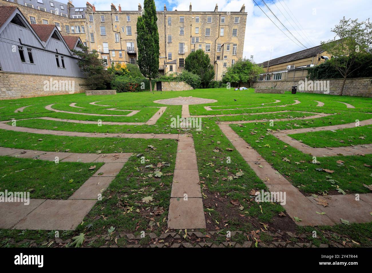 Le labyrinthe Beazer Maze près du pont Pulteney, Bath, Angleterre, Royaume-Uni. Prise en septembre 2024. Banque D'Images