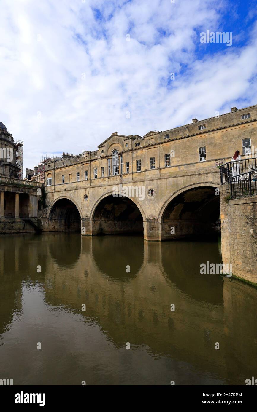 Pont Pulteney et rivière Avon à Bath, Angleterre, Royaume-Uni. Prise en septembre 2024. Banque D'Images