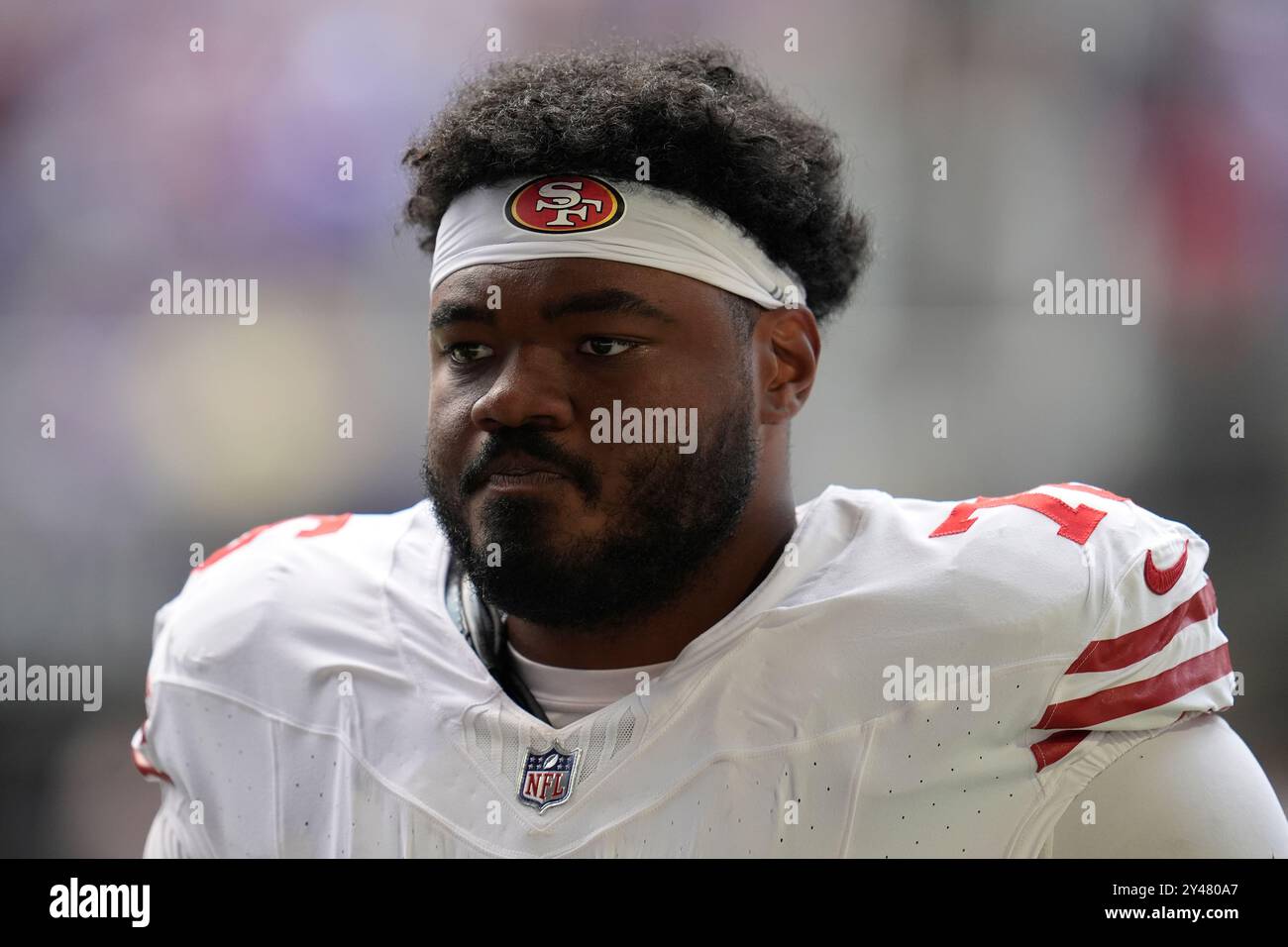 San Francisco 49ers guard Jaylon Moore (76) walks across the field at halftime during an NFL football game against the Minnesota Vikings, Sunday, Sept. 15, 2024, in Minneapolis. (AP Photo/Abbie Parr) Banque D'Images