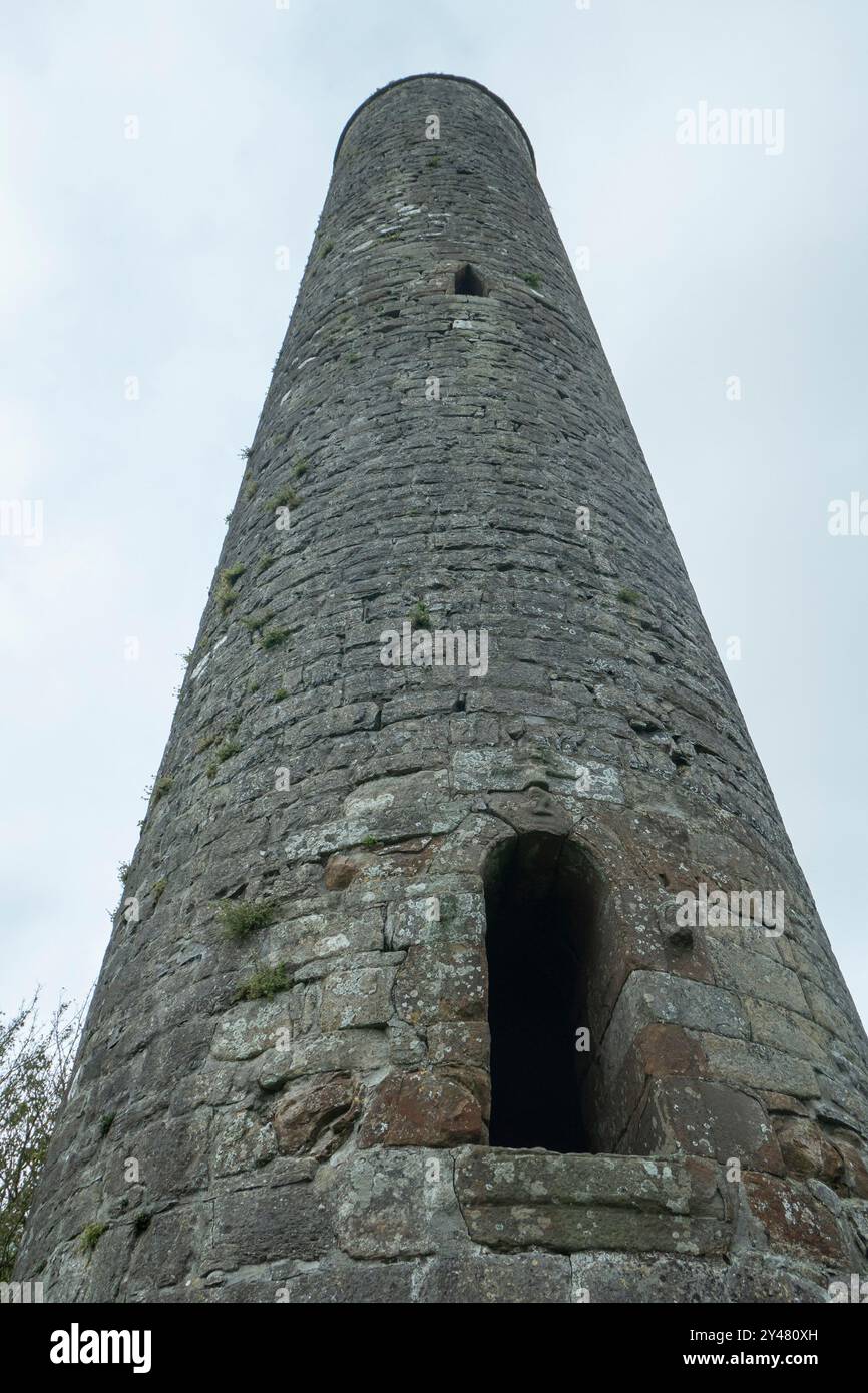 Tour ronde Donaghmore près de Navan dans le comté de Meath en Irlande Banque D'Images