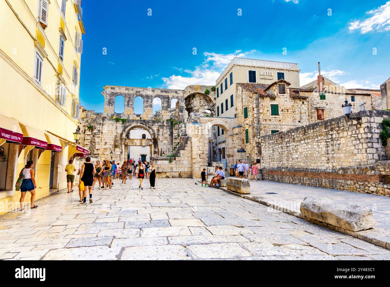Porte d'argent et vestiges du palais historique de Dioclétien du 4ème siècle, Split, Croatie Banque D'Images