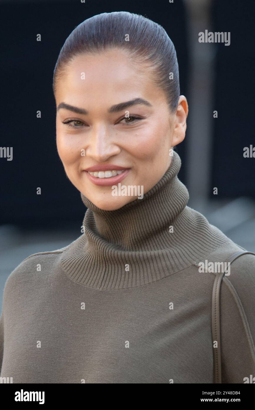 Londres, Royaume-Uni. 16 septembre 2024. Photo : la mannequin australienne Shanina Shaik assiste au défilé SS25 de Burberry pendant la Fashion week de Londres du 2024 septembre au National Theatre. Crédit : Justin Ng/Alamy Live News Banque D'Images