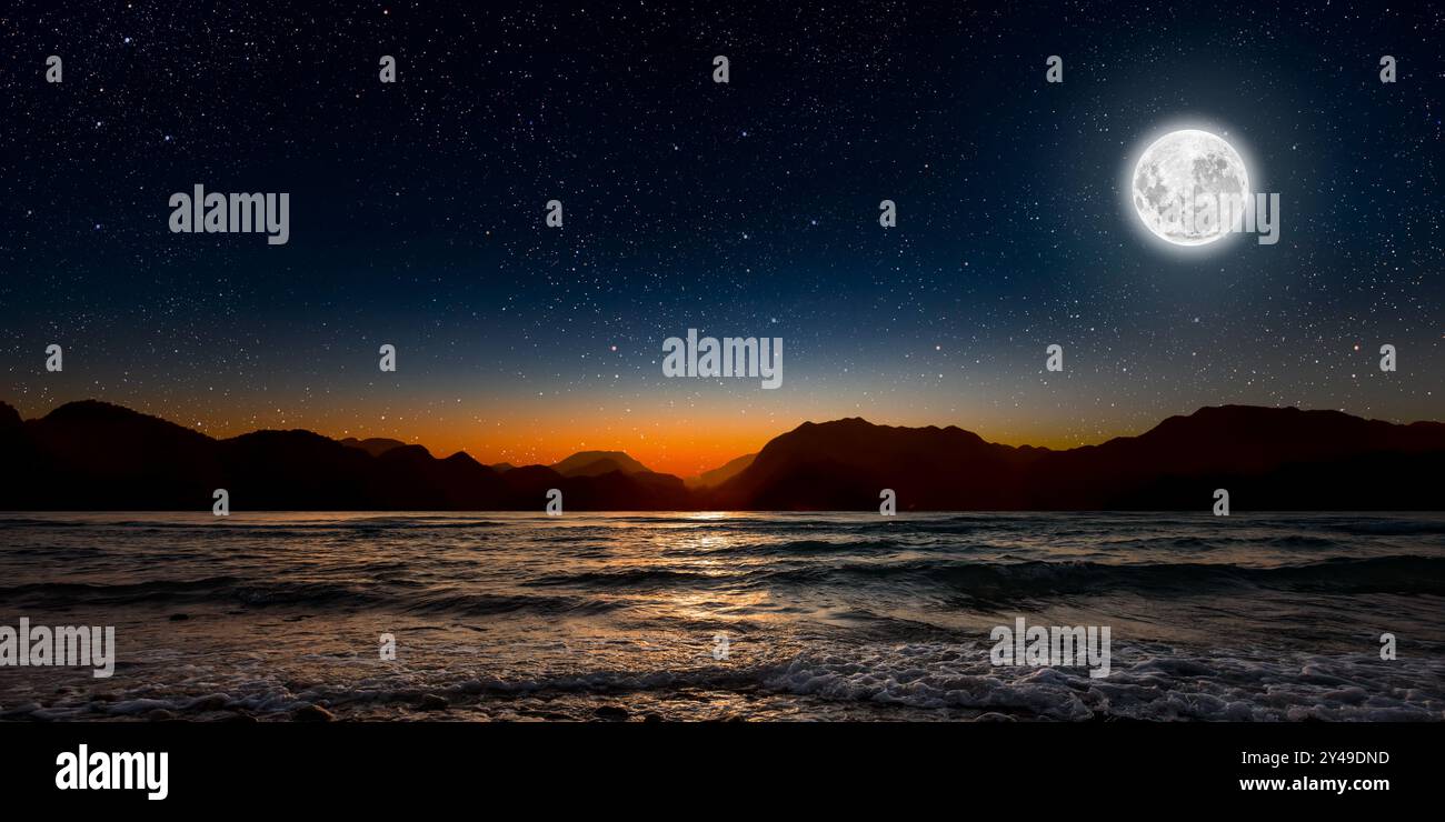 Coucher de soleil sur la mer plage Banque D'Images