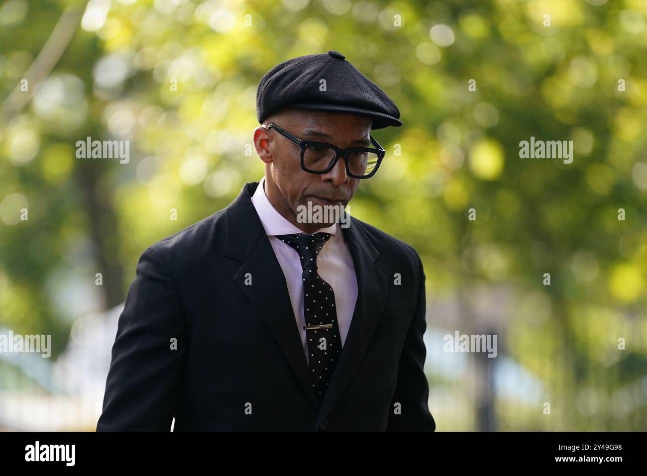 Le présentateur de télévision Jay Blades arrive pour une audience à Cannock Magistrates court, siégeant à Walsall, où il est accusé d'une infraction automobile. Blades a plaidé non coupable à l'infraction présumée à Wombourne, dans le Staffordshire, en avril dernier. Date de la photo : mardi 17 septembre 2024. Banque D'Images