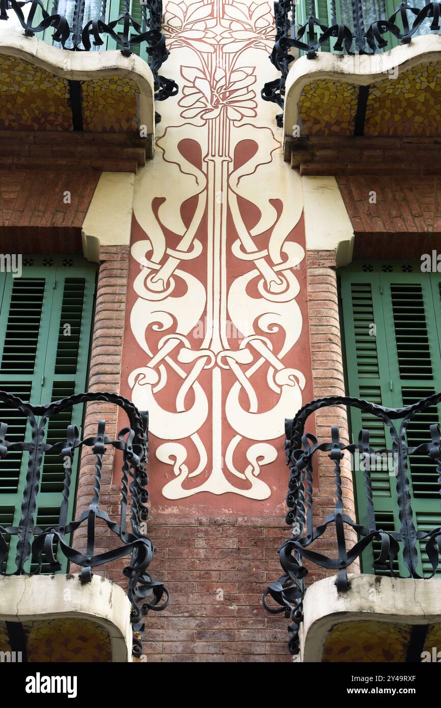 Sgraffito sur une façade d'un bâtiment. Barcelone, Catalogne, Espagne. Banque D'Images
