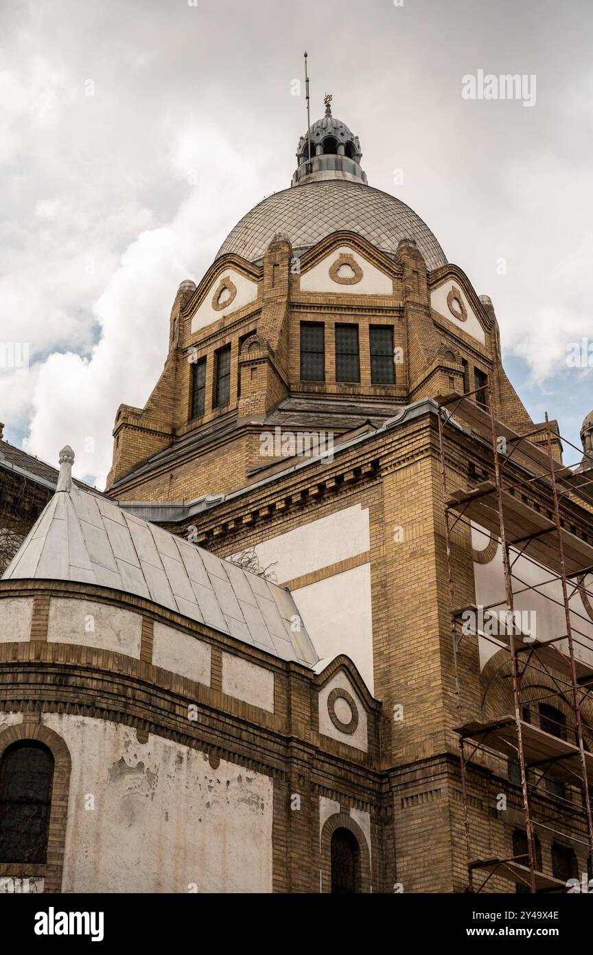 Ehemalige Synagoge in Novi Sad von 1909, heute Veranstaltungsort für Konzerte und Kulturevents. Novi Sad Deutschland *** ancienne synagogue à Novi Sad de 1909, aujourd'hui lieu de concerts et d'événements culturels Novi Sad Allemagne Banque D'Images