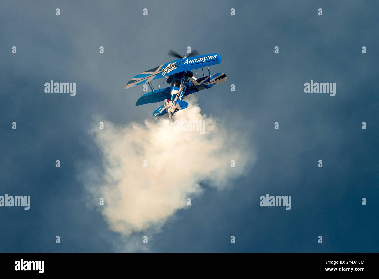 Melun Villaroche, France. 15 septembre 2024. Un avion de voltige Jet Pitts en vol le 15 septembre 2024 à l'aéroport de Melun-Villaroche. Le salon aérien Air Legend est un événement qui a lieu chaque année, pendant le deuxième week-end de septembre, à l’aérodrome de Melun-Villaroche, à 40 km au sud-est de Paris, en France. Ce spectacle exceptionnel présente des démonstrations de vol d’avions légendaires, rarement ou jamais vus en France. Photo de Denis Prezat/ABACAPRESS. COM Credit : Abaca Press/Alamy Live News Banque D'Images