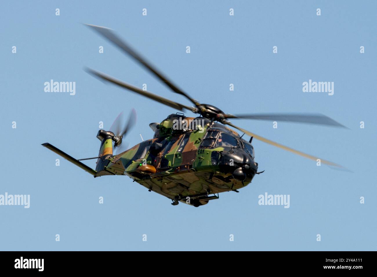 Melun Villaroche, France. 15 septembre 2024. Un hélicoptère NH90 Caïman en vol le 15 septembre 2024 à l'aéroport de Melun-Villaroche. Le salon aérien Air Legend est un événement qui a lieu chaque année, pendant le deuxième week-end de septembre, à l’aérodrome de Melun-Villaroche, à 40 km au sud-est de Paris, en France. Ce spectacle exceptionnel présente des démonstrations de vol d’avions légendaires, rarement ou jamais vus en France. Photo de Denis Prezat/ABACAPRESS. COM Credit : Abaca Press/Alamy Live News Banque D'Images