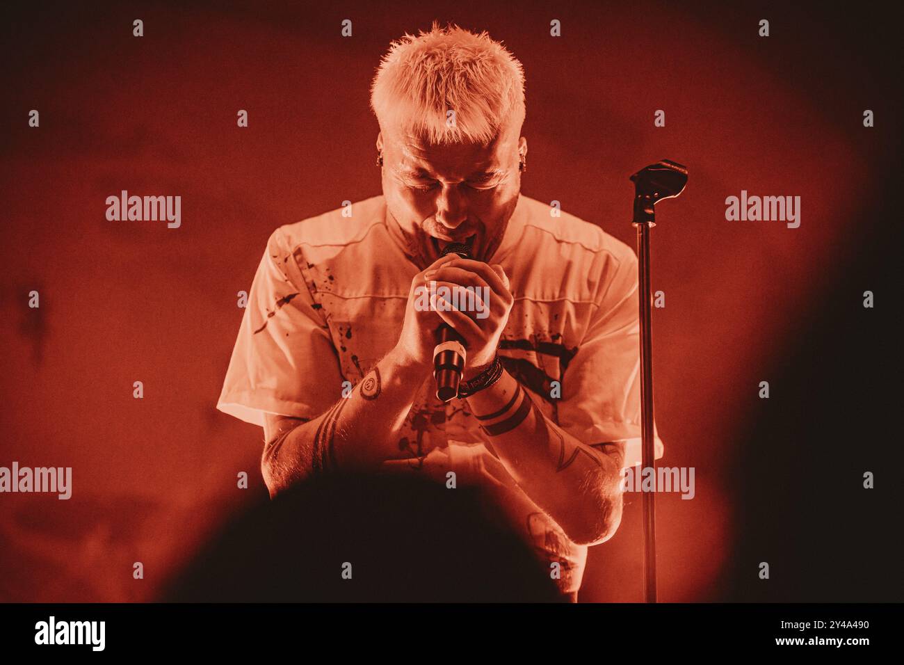 Copenhague, Danemark. 14 septembre 2024. Le groupe danois de heavy metal Mnemic donne un concert à Amager Bio lors du Copenhagen Metal Fest 2024 à Copenhague. Ici le chanteur Michael Bogballe est vu en direct sur scène. Banque D'Images