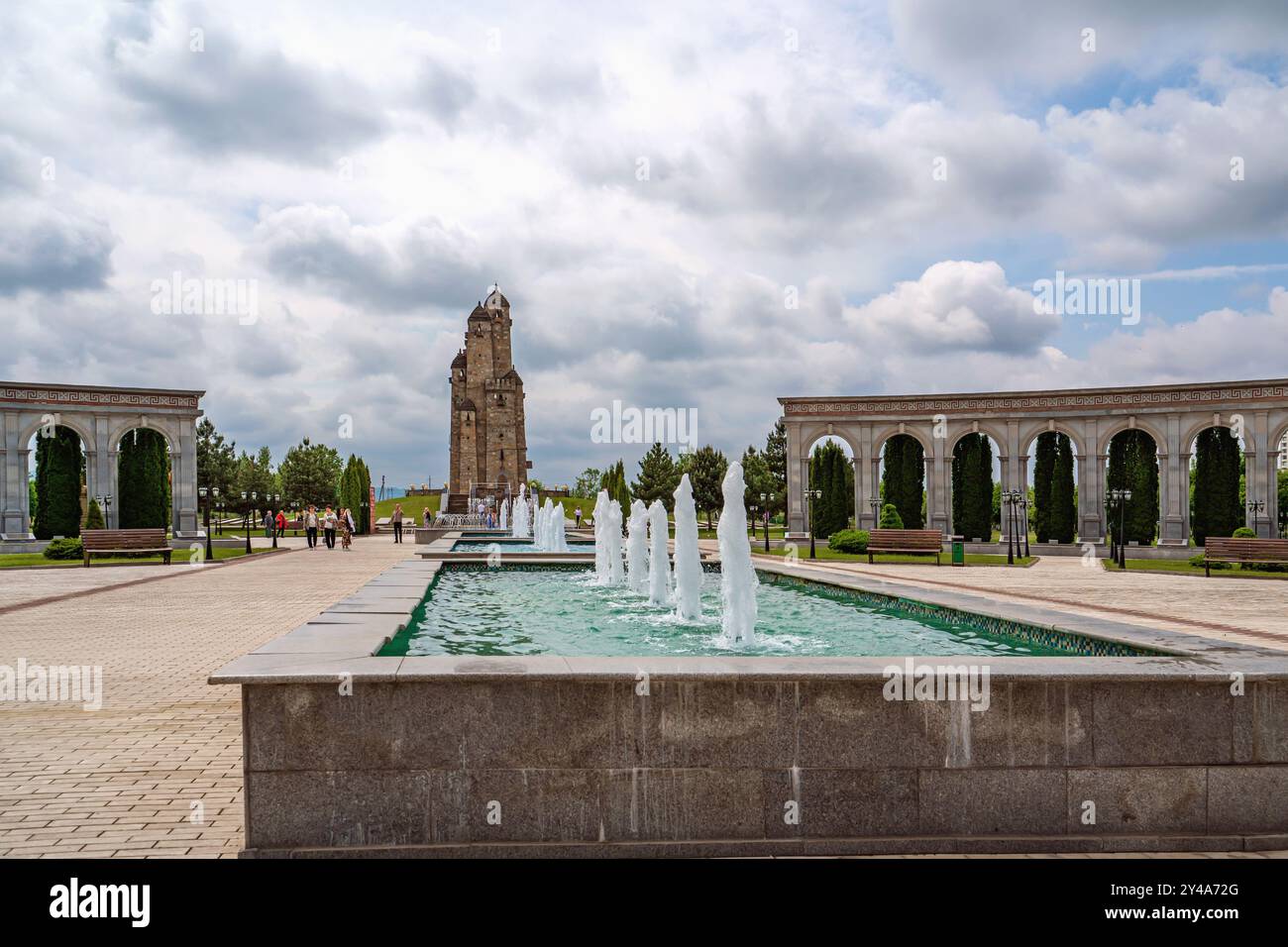 Nazran, Ingouchie, RUSSIE - 12 MAI 2024 : Musée des victimes de la répression, de la déportation et du conflit de l'automne 1992. Une structure commémorative i Banque D'Images