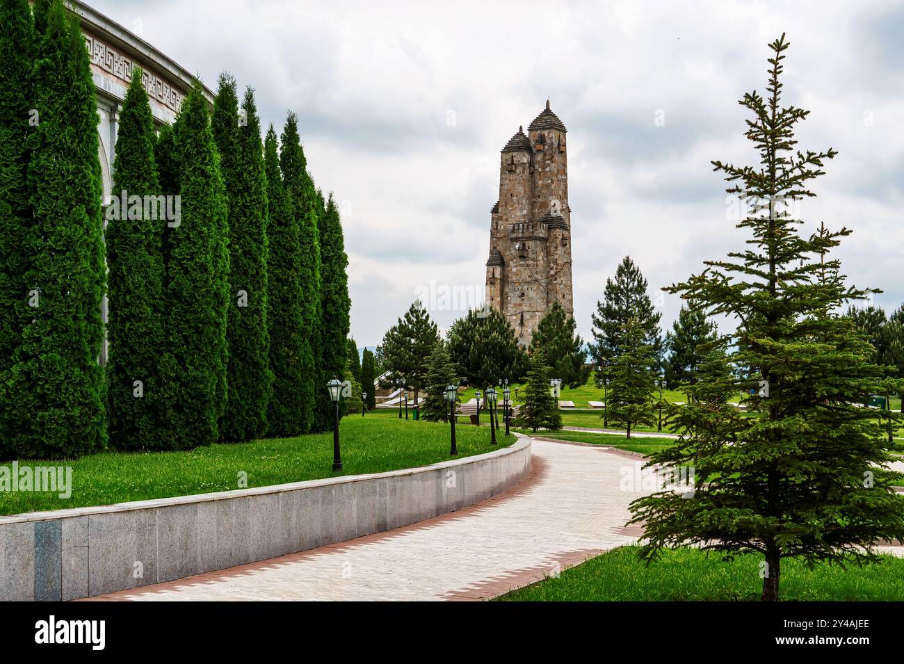 Nazran, Ingouchie, RUSSIE - 12 MAI 2024 : Musée des victimes de la répression, de la déportation et du conflit de l'automne 1992. Une structure commémorative i Banque D'Images