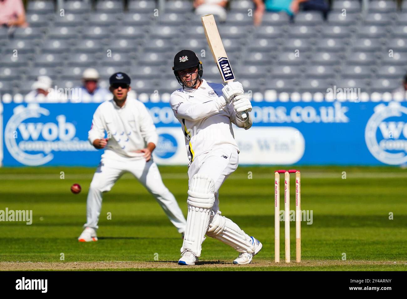 Bristol, Royaume-Uni, 17 septembre 2024. Tom Price du Gloucestershire lors du match de Vitality County Championship Division Two entre le Gloucestershire et le Sussex. Crédit : Robbie Stephenson/Gloucestershire Cricket/Alamy Live News Banque D'Images