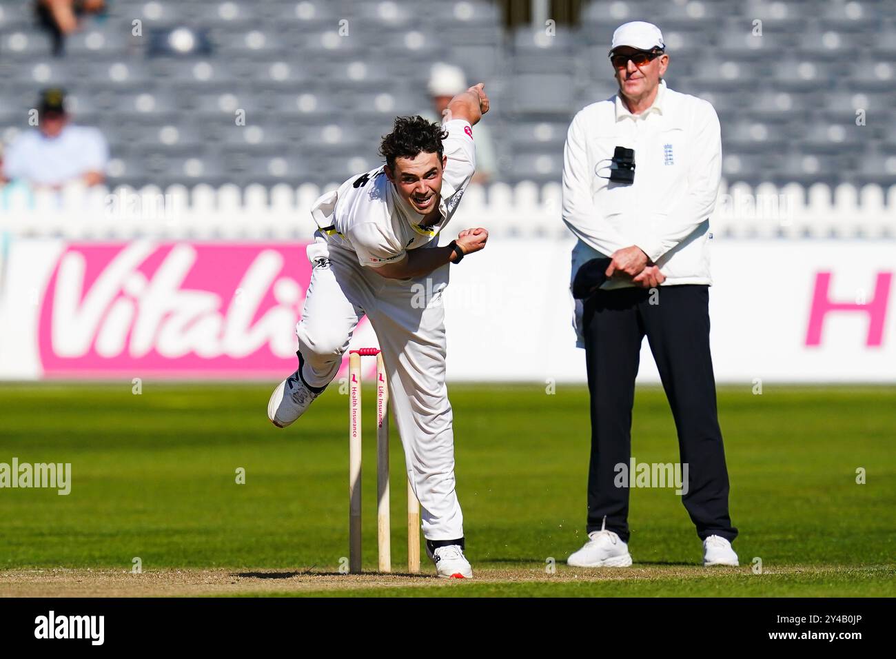 Bristol, Royaume-Uni, 17 septembre 2024. Tom Price du Gloucestershire lors du match de Vitality County Championship Division Two entre le Gloucestershire et le Sussex. Crédit : Robbie Stephenson/Gloucestershire Cricket/Alamy Live News Banque D'Images