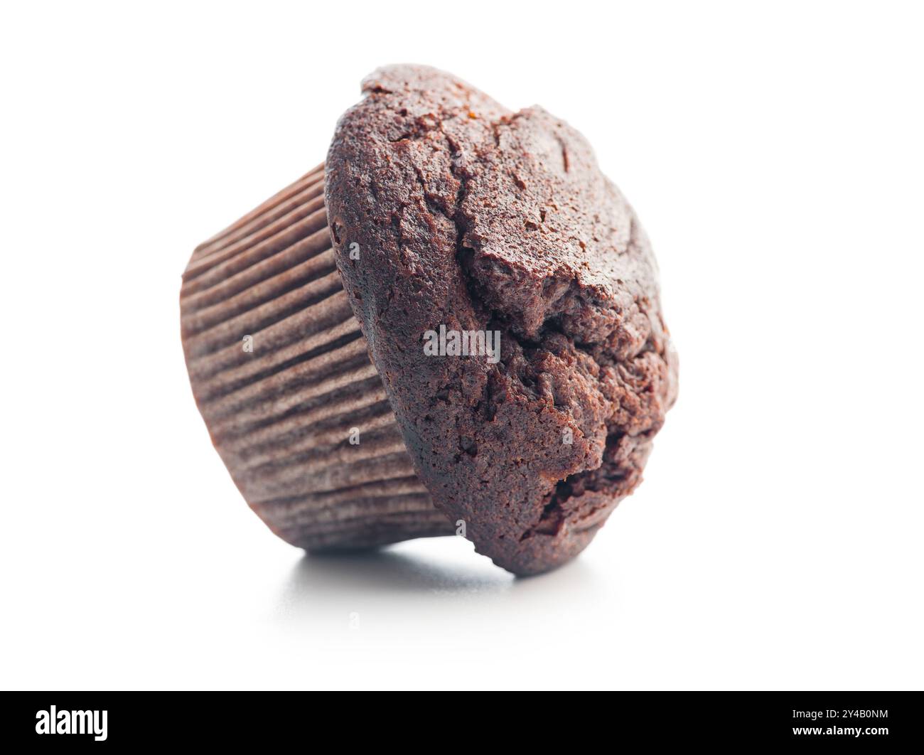 Gâteaux de muffins sucrés isolés sur un fond blanc. Banque D'Images