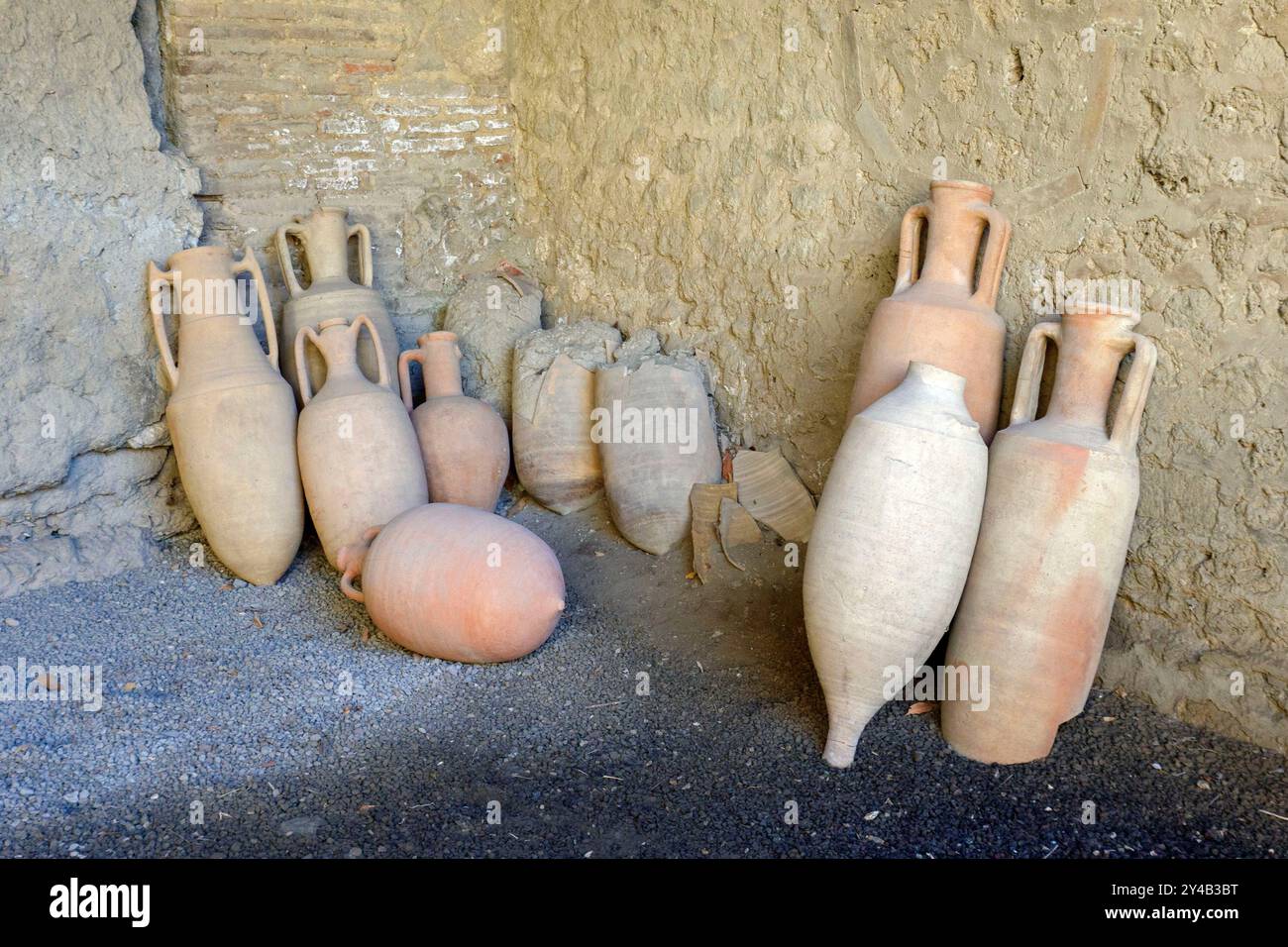 Amphores romaines antiques à Pompéi, Italie, Europe Banque D'Images