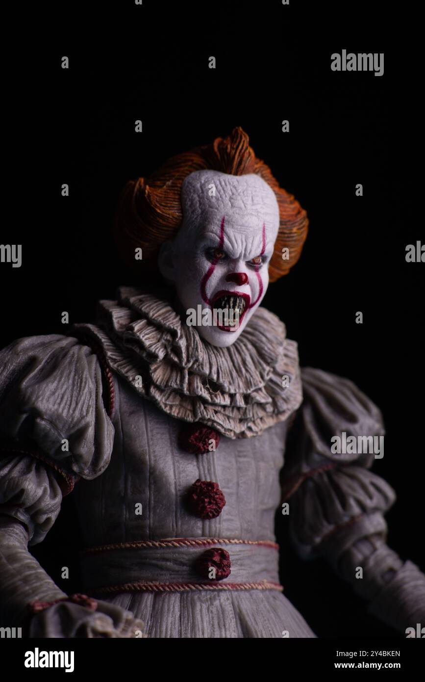 Krivoy Rog. Ukraine. Février 2024. Dancing Clown Pennywise Neca Banque D'Images