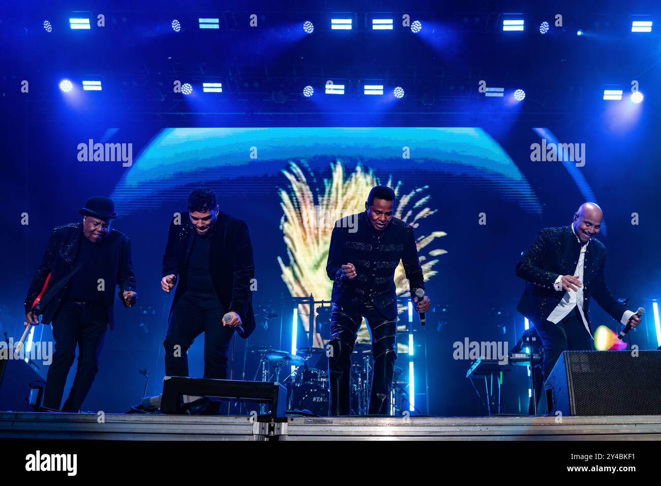 Tito Jackson, Taryll Jackson, Jackie Jackson et Marlon Jackson du groupe Jacksons Pop se produisent pendant le Boogietown Festival à Apps court Farm. Banque D'Images