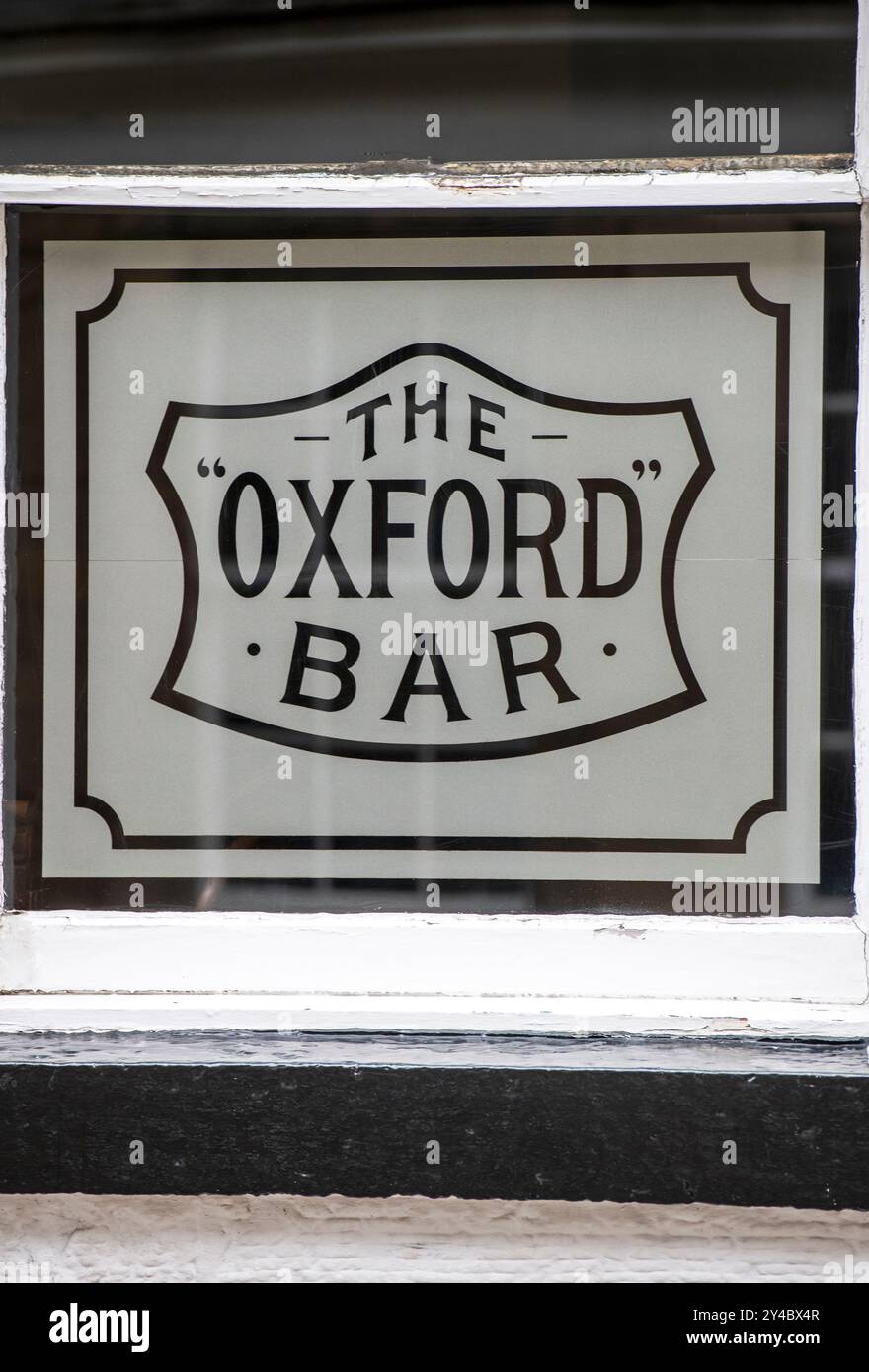 Window of the Oxford Bar à Édimbourg, en Écosse, régulièrement présenté dans les romans Inspector Rebus de Sir Ian Rankin, et dans la série télévisée connexe Banque D'Images