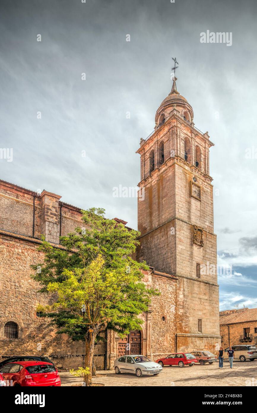 Medinaceli, Espagne, 15 août 2009, la magnifique Colegiata se dresse majestueusement à Medinaceli, présentant une belle architecture dans une atmosphère sereine Banque D'Images