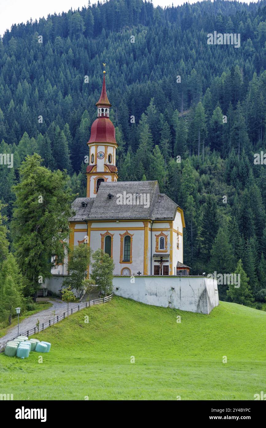 Église paroissiale catholique romaine baroque de Saint-Nicolas, un bâtiment classé, Obernberg am Brenner, Tyrol, Autriche, Europe Banque D'Images