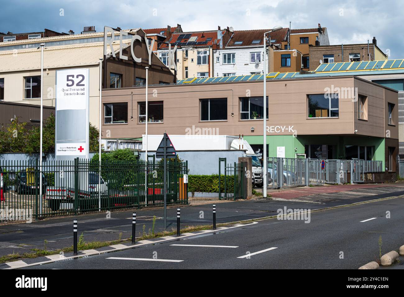 Anderlecht, Bruxelles capitale, Belgique, 13 septembre 2024 - entreprise de recyclage et société belge de la Croix-Rouge Banque D'Images