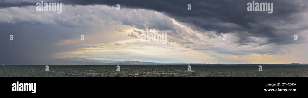 Atmosphère orageuse au lac de Constance, Friedrichshafen Banque D'Images