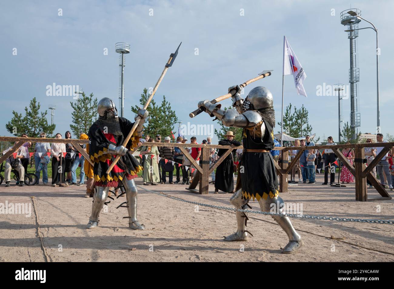 SAINT-PÉTERSBOURG, RUSSIE - 02 SEPTEMBRE 2024 : combat de halberd. Tournoi ouvert dans la bataille médiévale historique (HMB) Banque D'Images