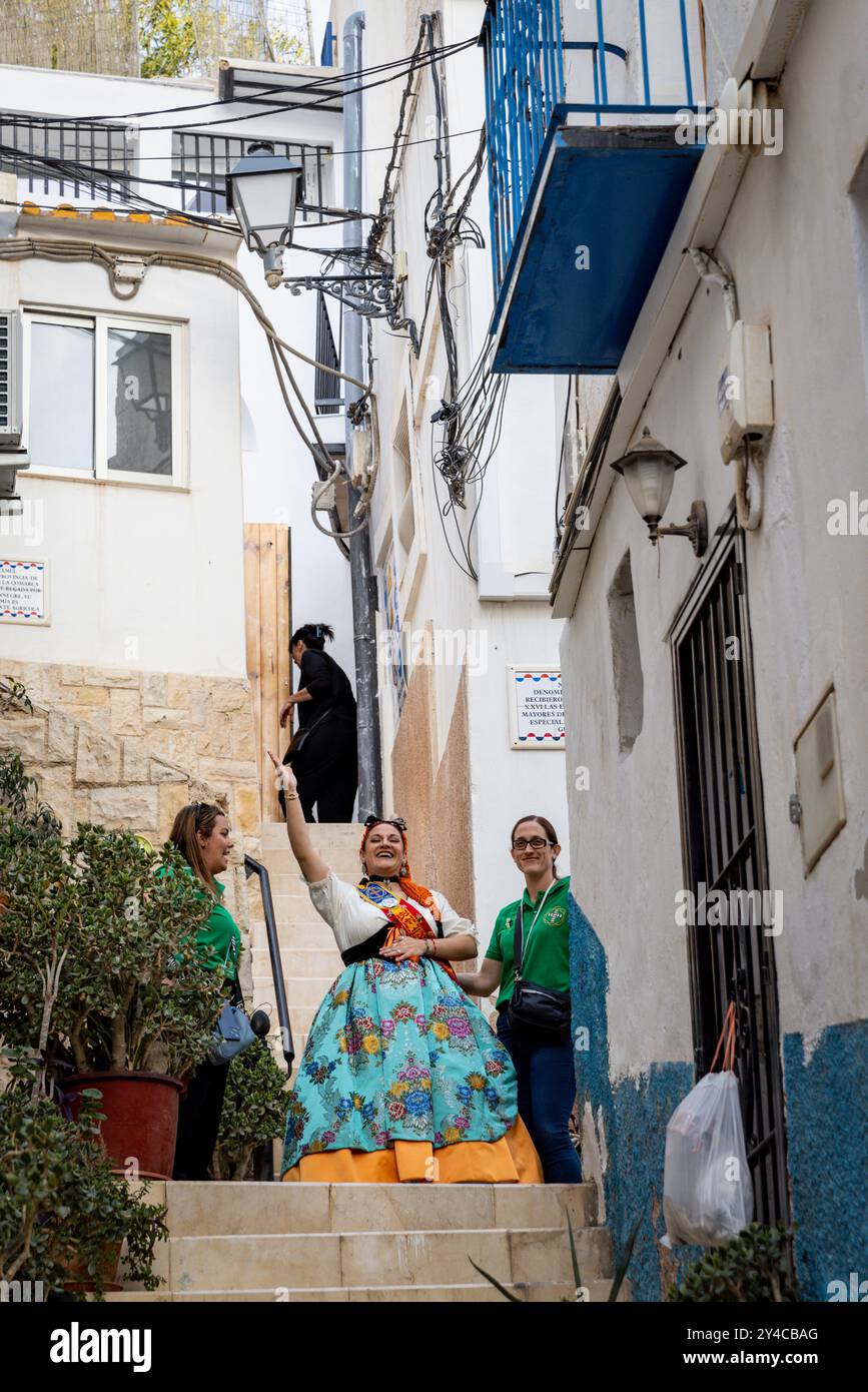 Fiestas Cruces de Mayo dans les rues d'Alicante, Espagne en mai. Banque D'Images