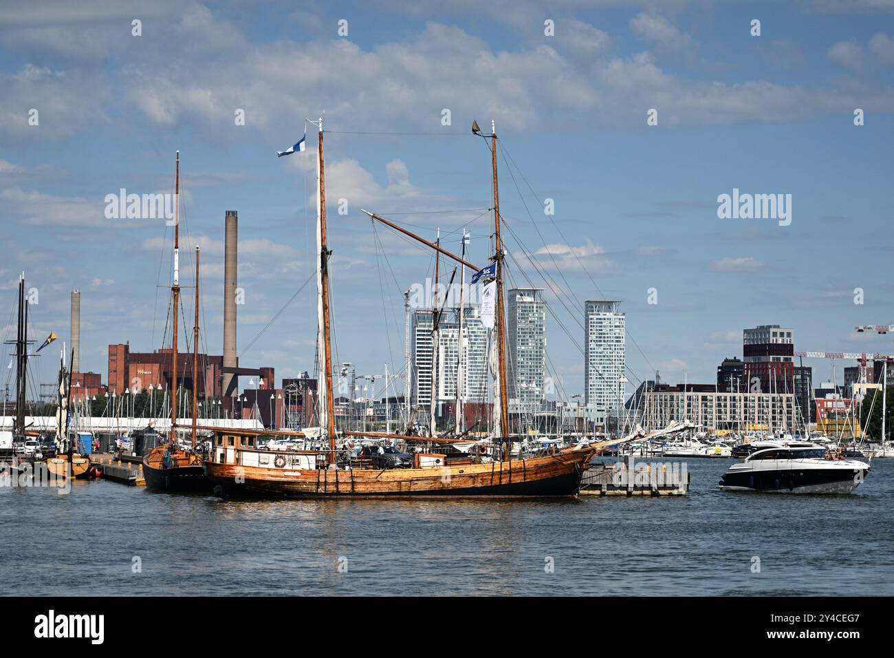 Helsinki, Finlande - 25 juillet 2024 : les bateaux dans la baie d'Helsinki. Banque D'Images