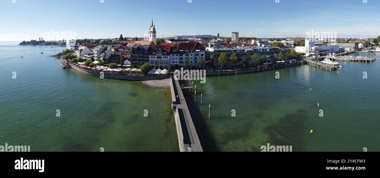 Vue sur Friedrichshafen depuis la tour d'observation de la jetée du port Banque D'Images