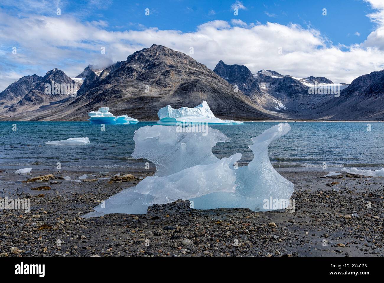 Paysage avec des icebergs dans la zone de l'ancien aérodrome militaire de l'US Army Air Forces de la seconde Guerre mondiale, Bluie East deux, 2. Groenland Banque D'Images