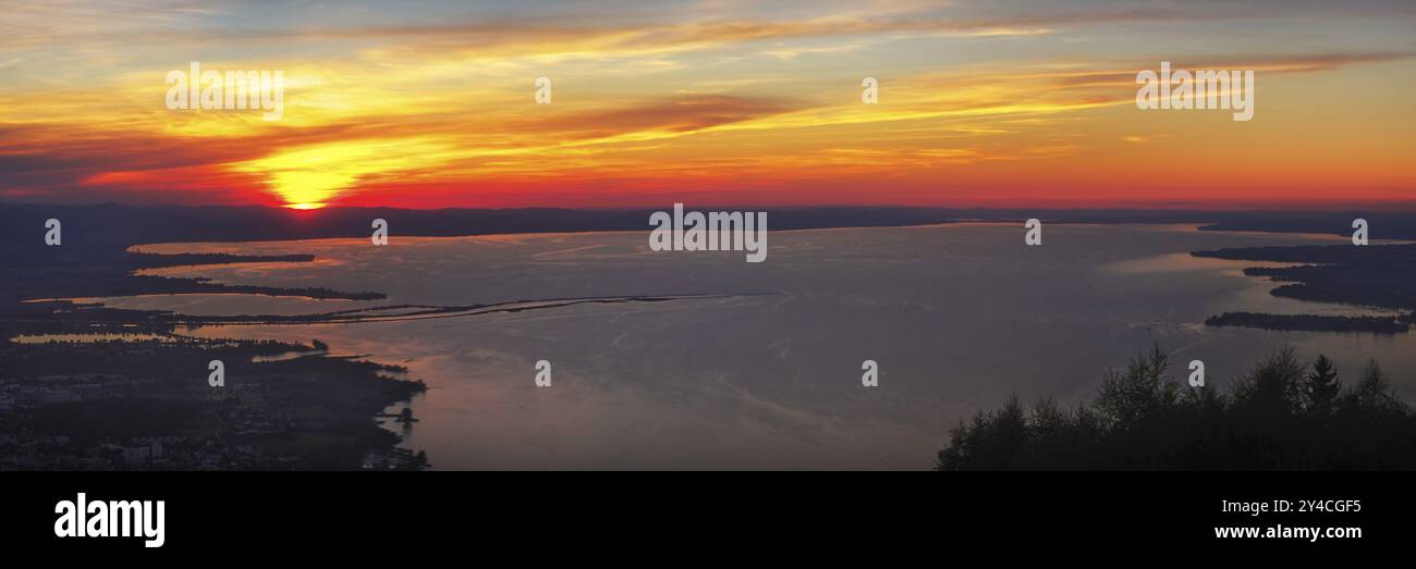 Vue panoramique depuis le Pfaender sur le lac de Constance, Bregenz et Lindau Banque D'Images