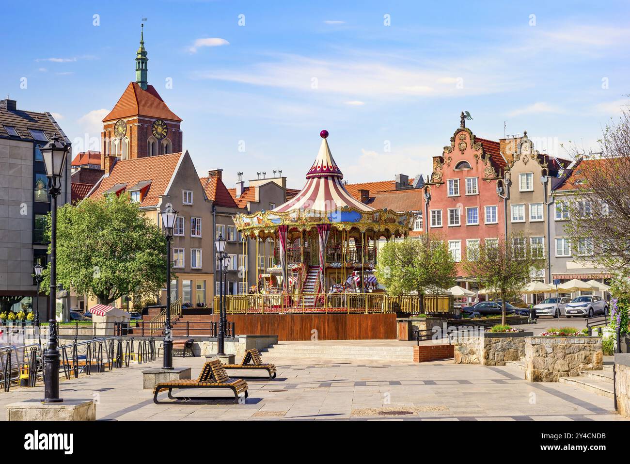 Place avec carrousel dans la vieille ville de Gdansk, Pologne, Europe Banque D'Images