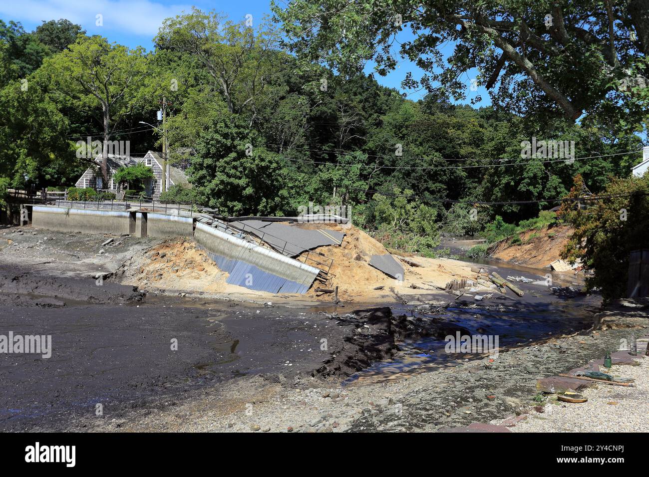 Dégâts causés par l'effondrement du barrage Stony Brook long Island New York Banque D'Images