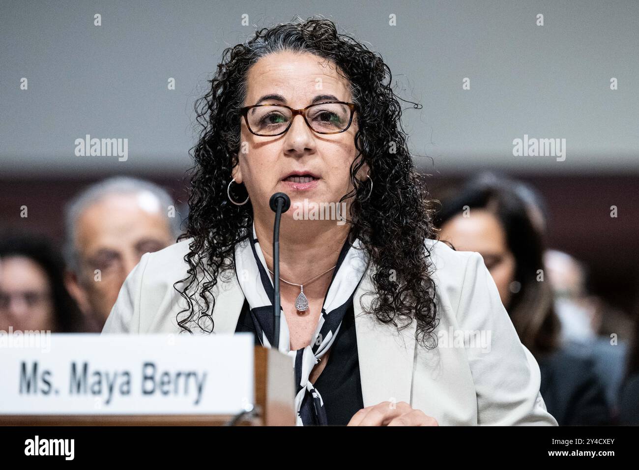 Washington, États-Unis. 17 septembre 2024. Maya Berry, directrice exécutive de l'Arab American Institute, coprésidente du groupe de travail sur les crimes haineux, la Conférence des dirigeants pour les droits civils et humains, s'exprimant lors d'une audition de la Commission judiciaire du Sénat au Capitole des États-Unis à Washington, DC. (Photo de Michael Brochstein/SIPA USA) crédit : SIPA US/Alamy Live News Banque D'Images