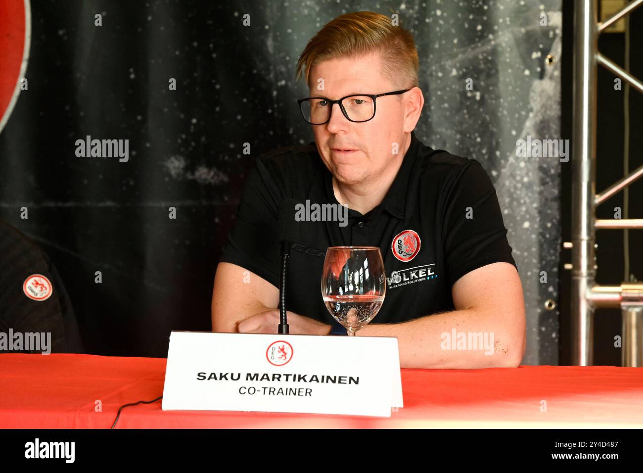 Auftakt-Pressekonferenz der Düsseldorfer EG am 17.9.2024 im Alama Sports Club in Düsseldorf Düsseldorfs entraîneur adjoint Saku Martikainen Foto:osnapix Banque D'Images