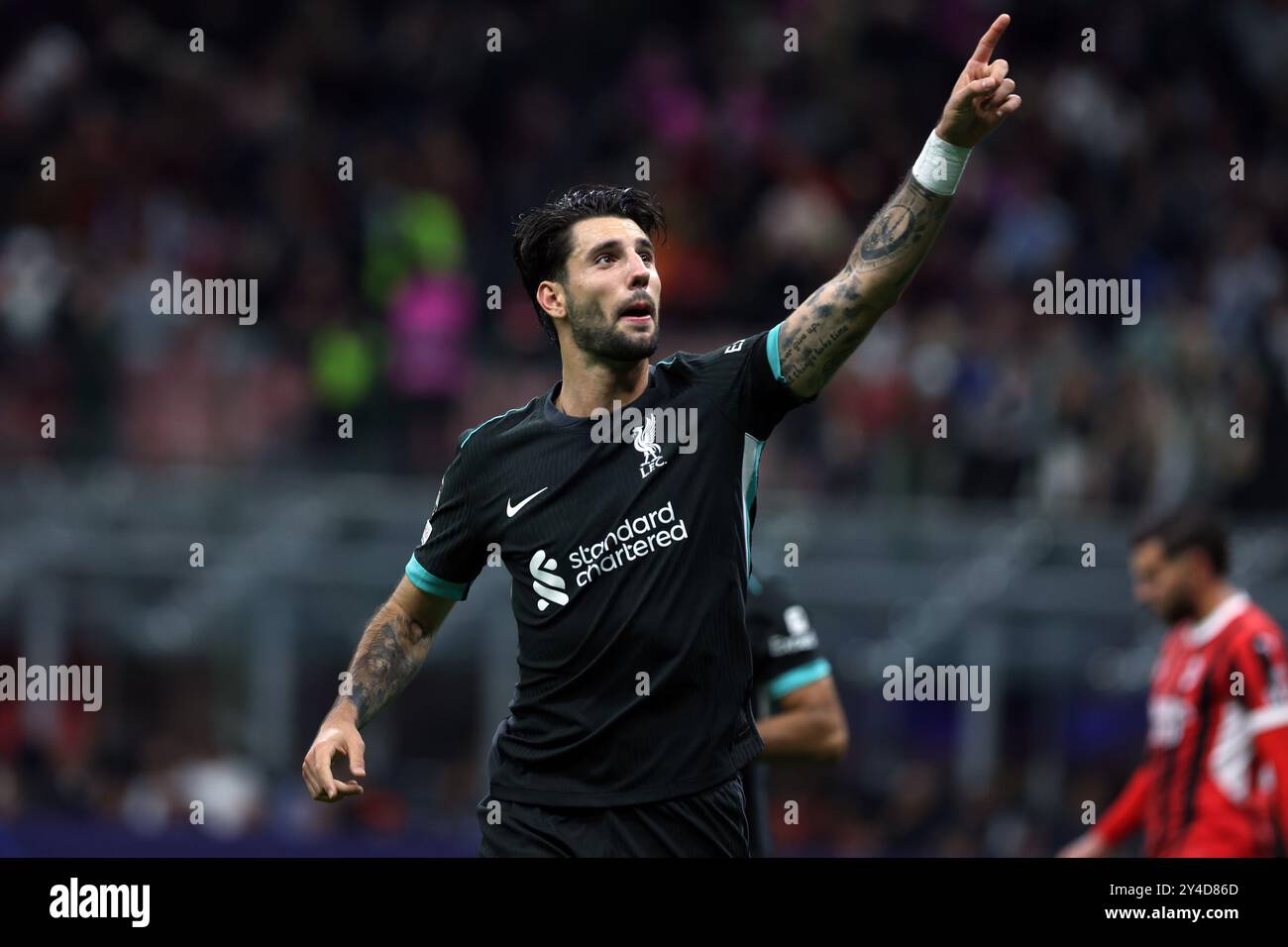 Dominik Szoboszlai de Liverpool célèbre avoir marqué le troisième but de son équipe lors de l'UEFA Champions League, match par étapes au stade San Siro de Milan, en Italie. Date de la photo : mardi 17 septembre 2024. Banque D'Images