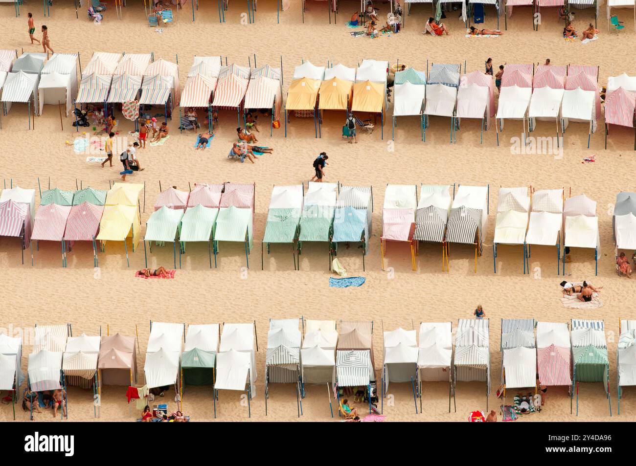 Vue sur la plage Nazarè et ses stations balnéaires (Portugal) Banque D'Images