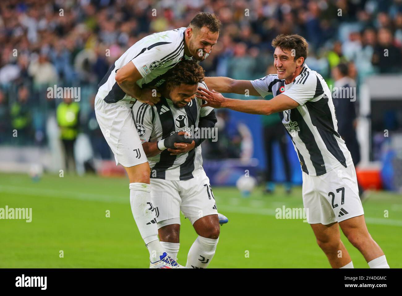 Weston McKennie célèbre après avoir marqué lors du match de l'UEFA Champions League entre la Juventus FC et le PSV Eindhoven au stade Allianz en septembre Banque D'Images