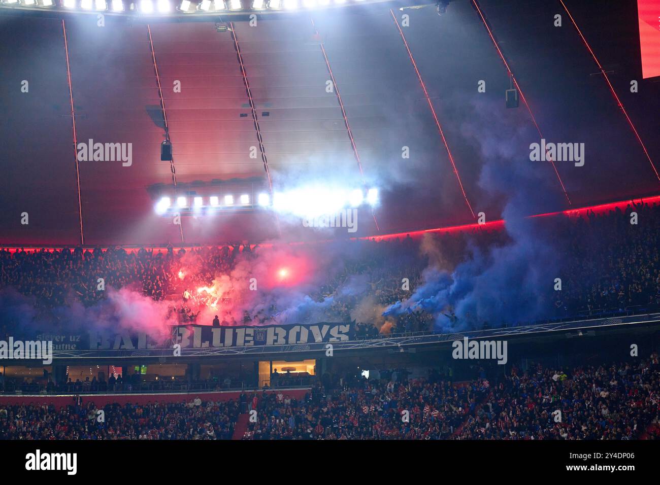 Zagreb fans dans le match de la ligue de groupe FC BAYERN MUENCHEN - DINAMO ZAGREB 9-2 de football UEFA Champions League dans la saison 2024/2025 à Munich, 17 septembre 2024 , FCB, 1. Spieltag, München photographe : Peter Schatz Banque D'Images