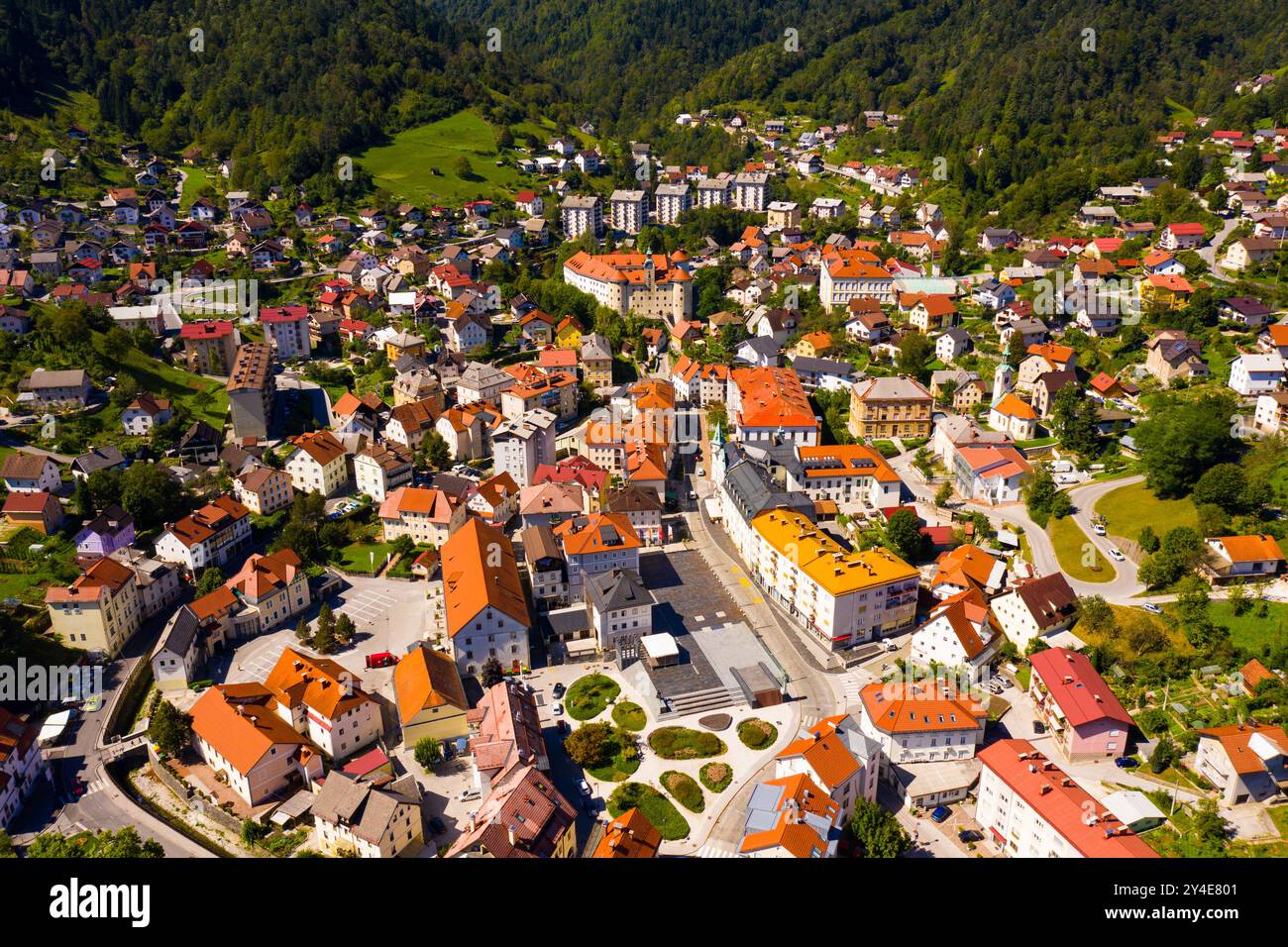 Vue aérienne générale d'Idrija, Slovénie Banque D'Images
