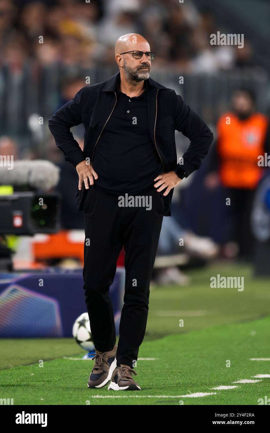 Turin, Italie. 17 septembre 2024. Peter Bosz, entraîneur-chef du PSV Eindhoven, regarde le match de football de l'UEFA Champions League entre la Juventus FC et le PSV Eindhoven. Nicolò Campo/Alamy Live News Banque D'Images