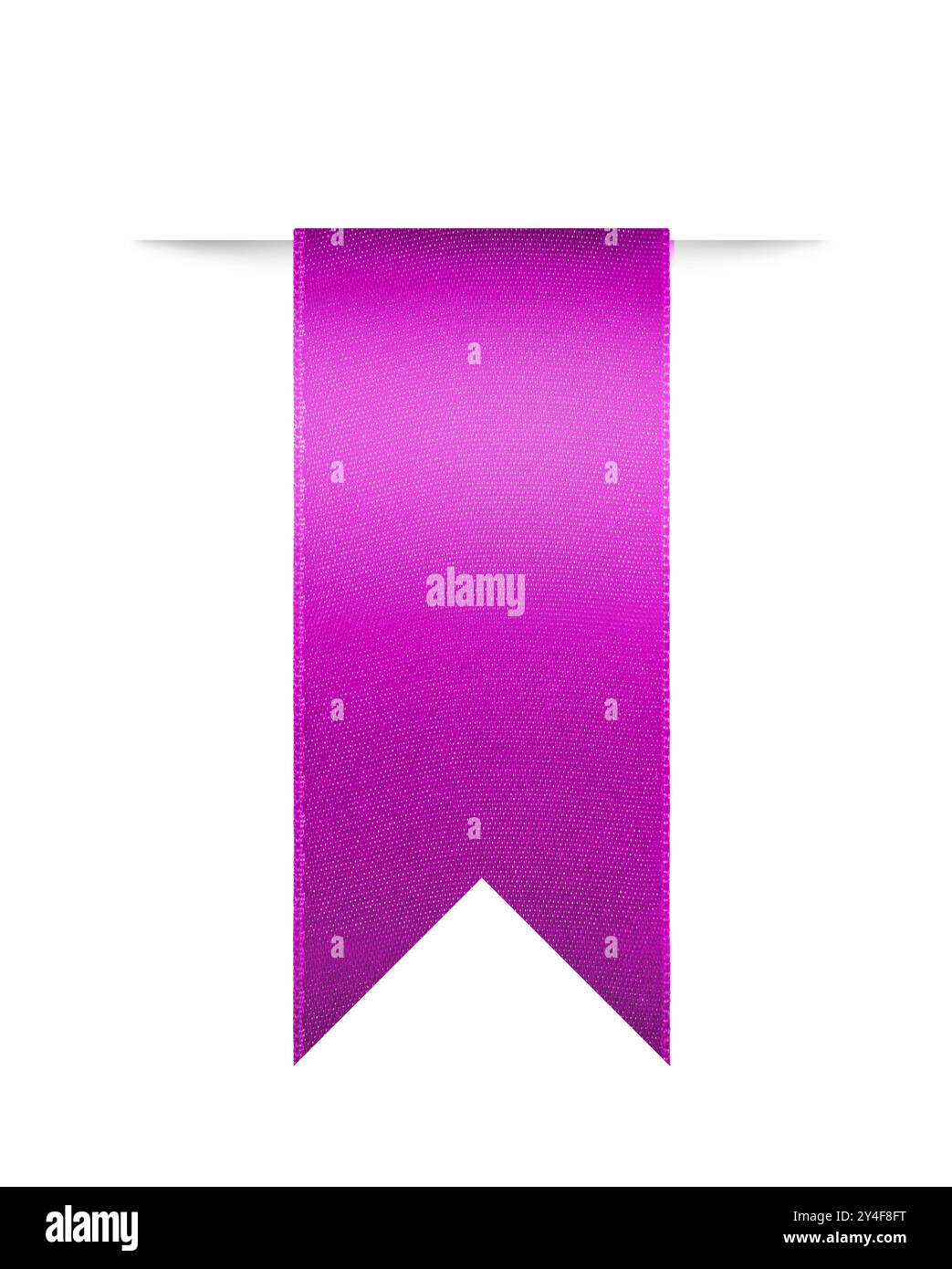 Marque-page ruban fuchsia violet brillant pour une utilisation comme rappel de page. Photographié isolé sur un fond blanc. Un élément de design attrayant pour le Web pag Banque D'Images